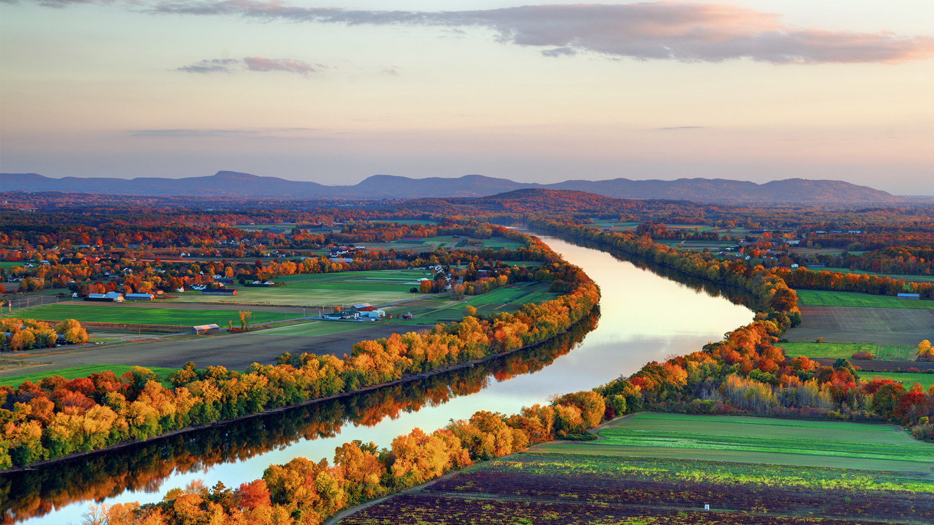 The World From Above: United States  - E28 - New Hampshire - Isles of Shoals to Dartmouth College